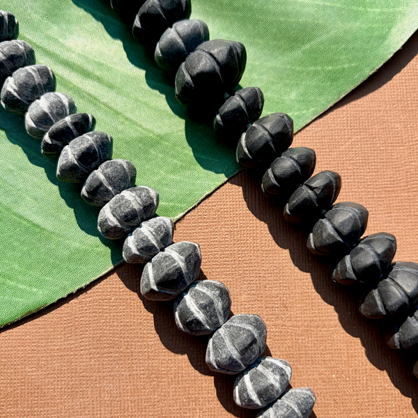 Black Marble Graduated Strands - 1 Strand