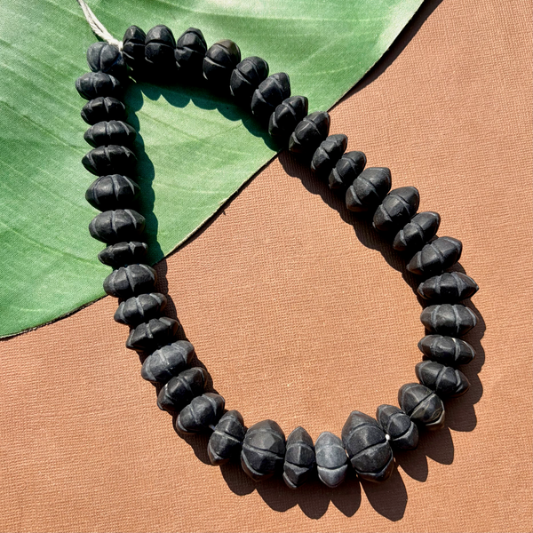 Black Marble Graduated Strands - 1 Strand