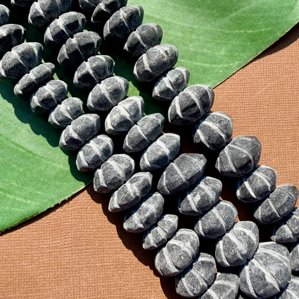 Black Marble Graduated Strands - 1 Strand