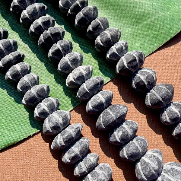 Black Marble Graduated Strands - 1 Strand