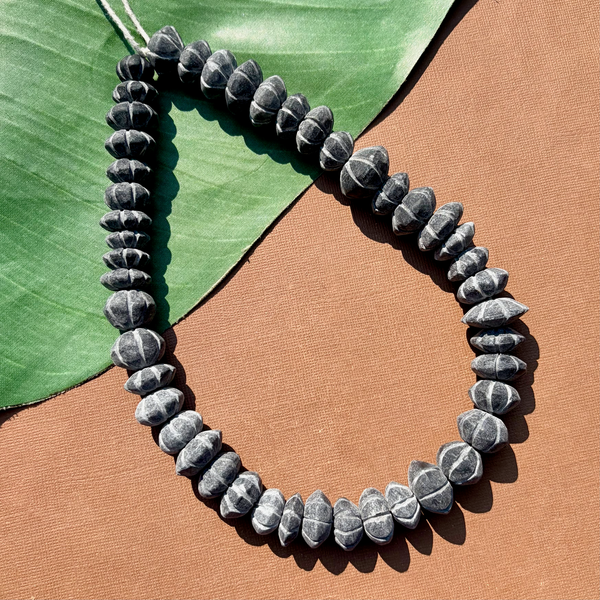 Black Marble Graduated Strands - 1 Strand