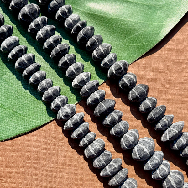 Black Marble Graduated Strands - 1 Strand