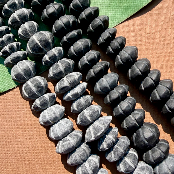 Black Marble Graduated Strands - 1 Strand