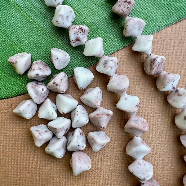 Cream & Brick Twisted Diamond Beads - 30 Pieces