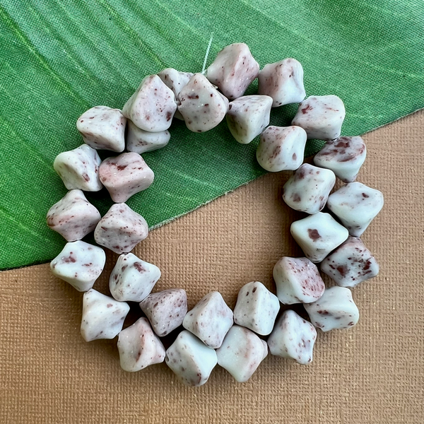 Cream & Brick Twisted Diamond Beads - 30 Pieces