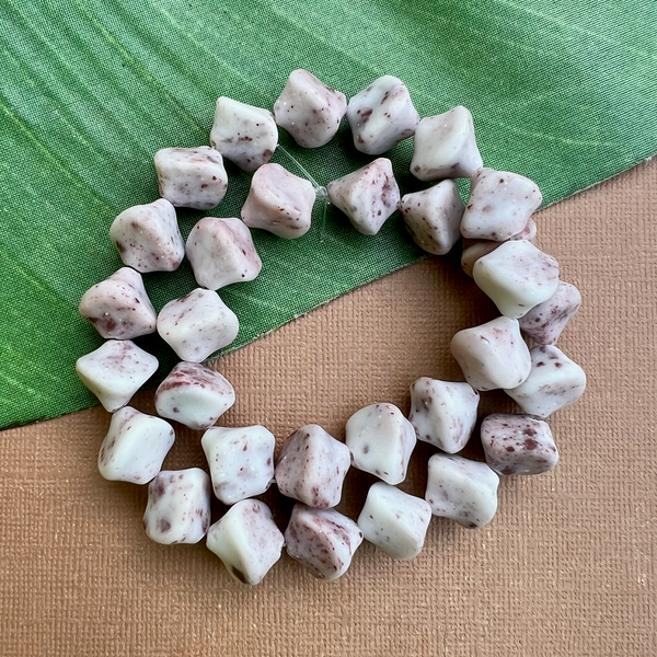 Cream & Brick Twisted Diamond Beads - 30 Pieces