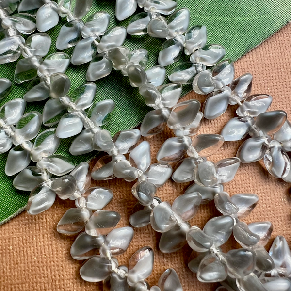 Gray Glass Twisted Drop - 100 Pieces