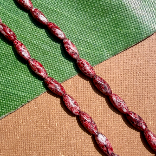 Picasso Red Rice Beads - 50 Pieces