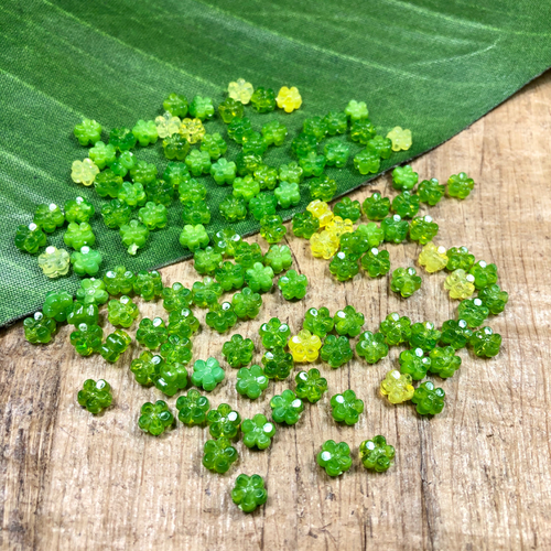 Green Teeny Tiny Flowers - 100 Pieces