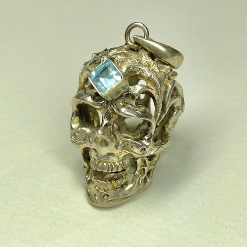 sterling silver skull pendant with aquamarine