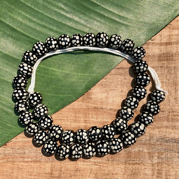 Black and White Glass Beads - 10 Pieces