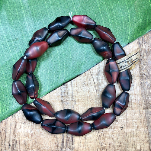 Red & Black Rhombus Beads - 25 Pieces